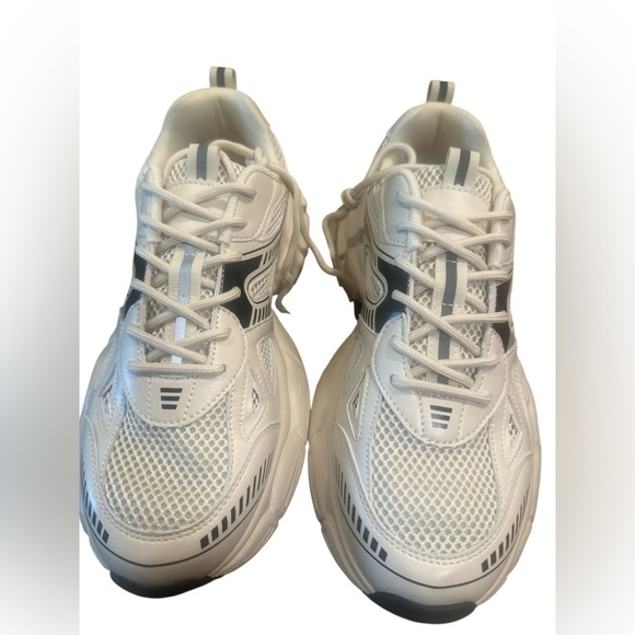 Burness Chunky Sneaker Size 11 Off White Black Lace Up Comfort Insole Athleisure - Picture 4 of 14